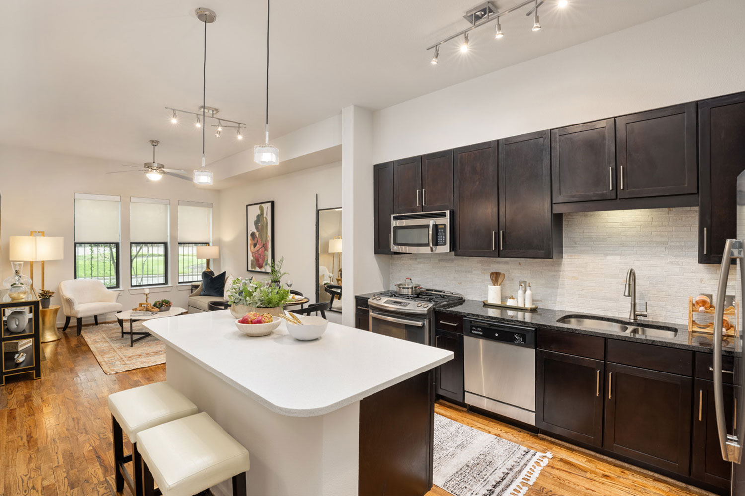 Features 1 | Tanglewood Galleria Houston Apartments